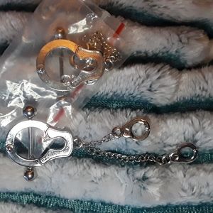 Handcuff nipple shields New